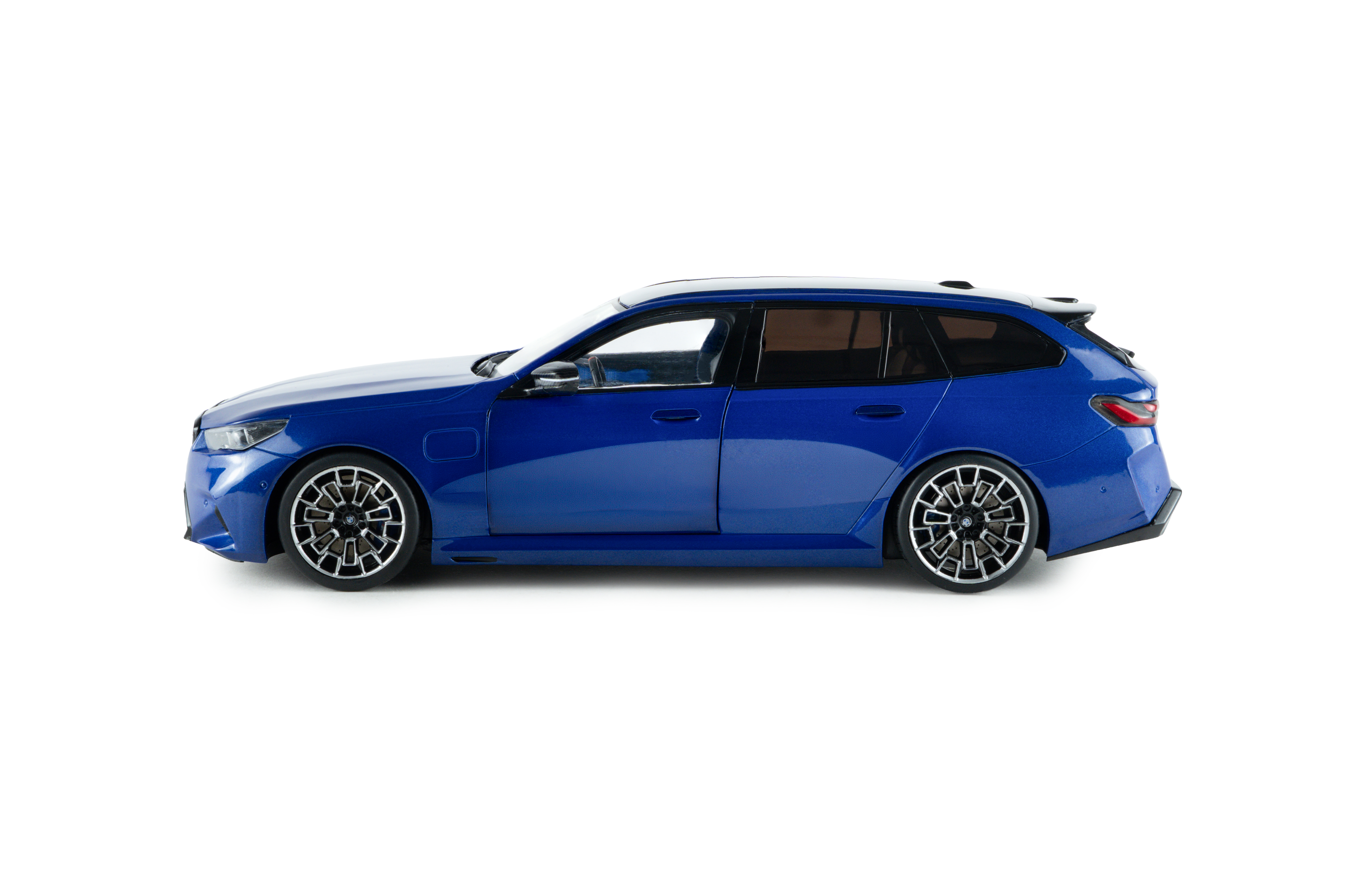 BMW M5 (G99) Touring - ლურჯი ხედი 4