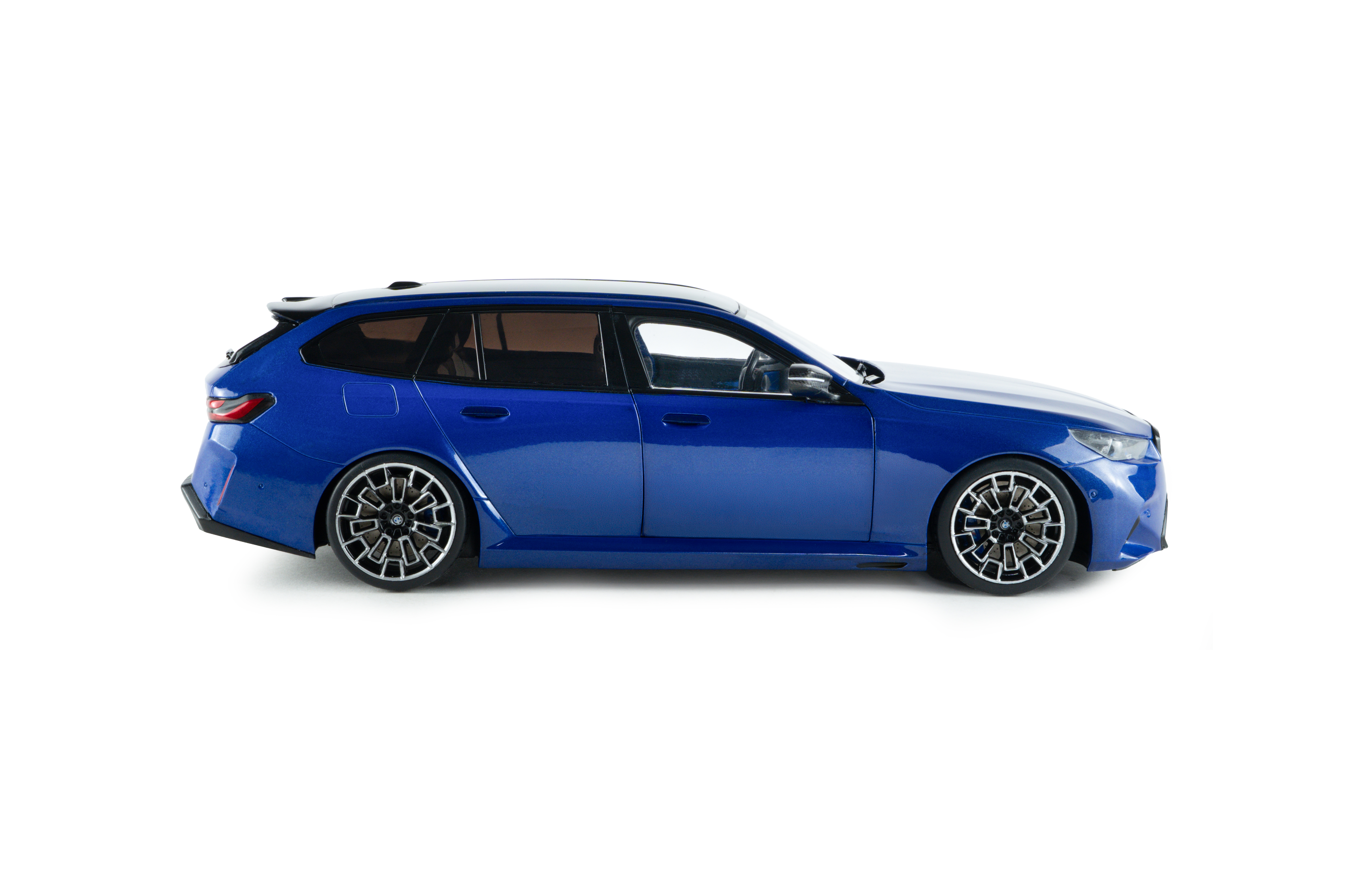 BMW M5 (G99) Touring - ლურჯი ხედი 5