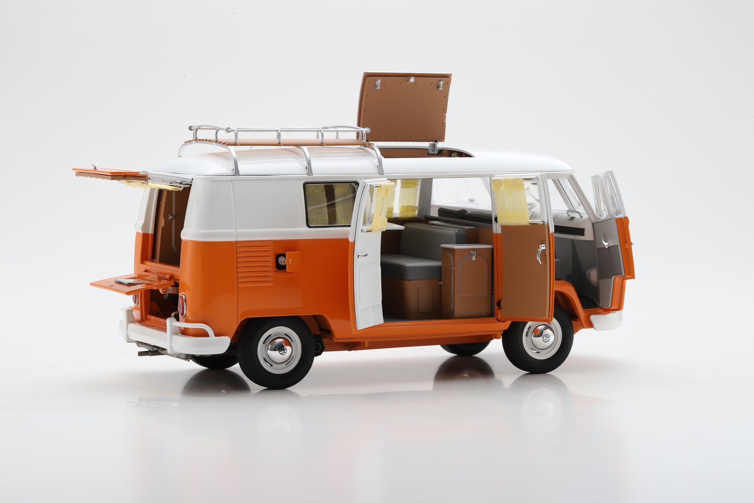 ფოლქსვაგენი T1 კემპერი – 1/18 DieCast მოდელი ხედი 9
