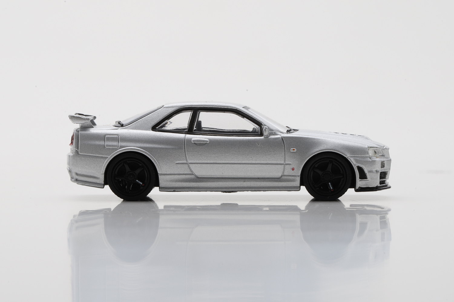 ნისმო R34 GT-R Z-tune – სპორტული მოდელი ხედი 5