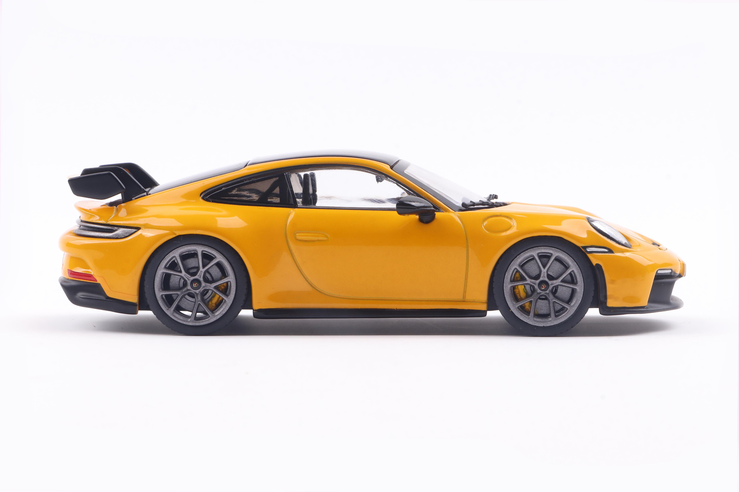 პორშე 992 GT3 (2023) – კლასიკური მოდელი ხედი 6