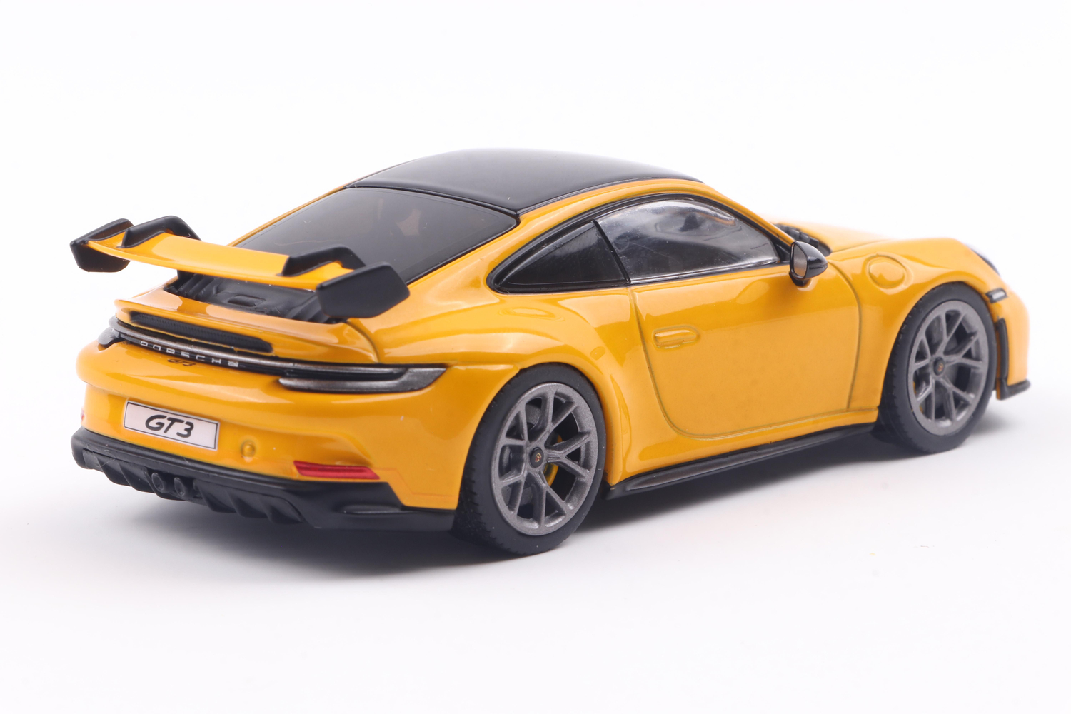 პორშე 992 GT3 (2023) – კლასიკური მოდელი ხედი 8