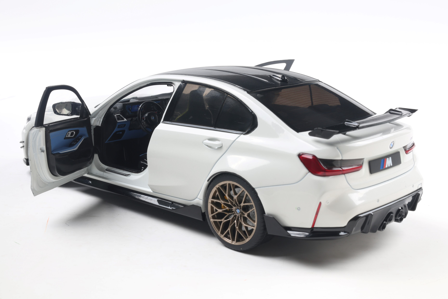 BMW M3 (G80) Alpine White – კლასიკური მოდელი view 14