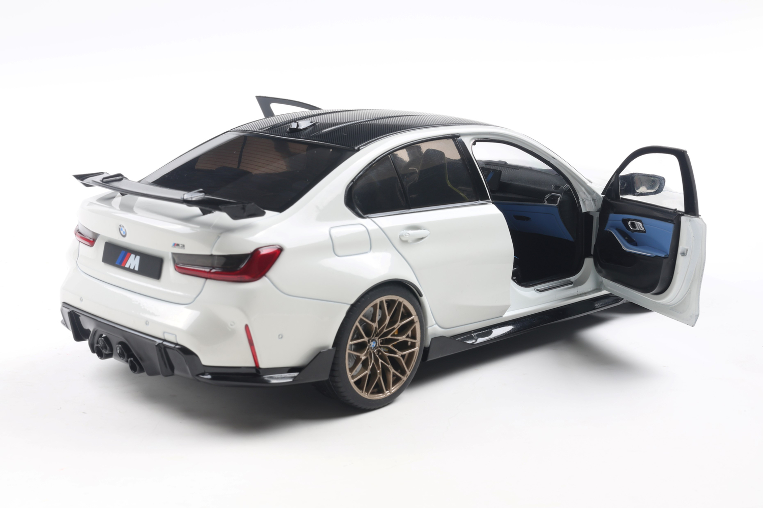BMW M3 (G80) Alpine White – კლასიკური მოდელი view 16