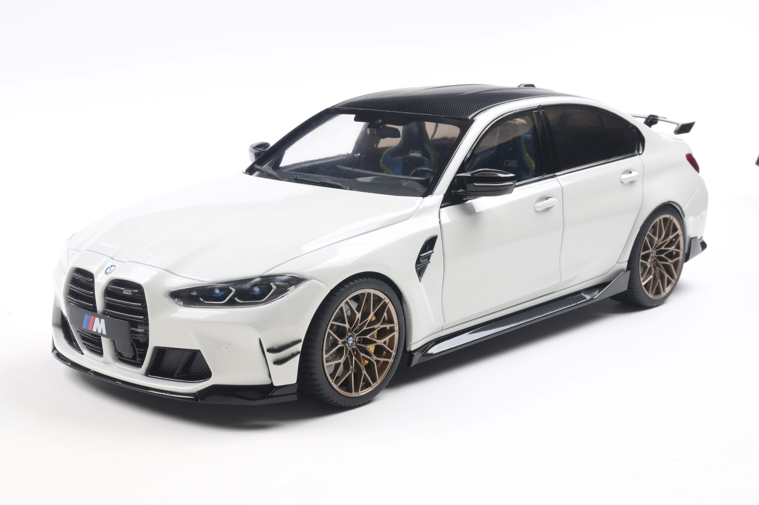 BMW M3 (G80) Alpine White – კლასიკური მოდელი view 2