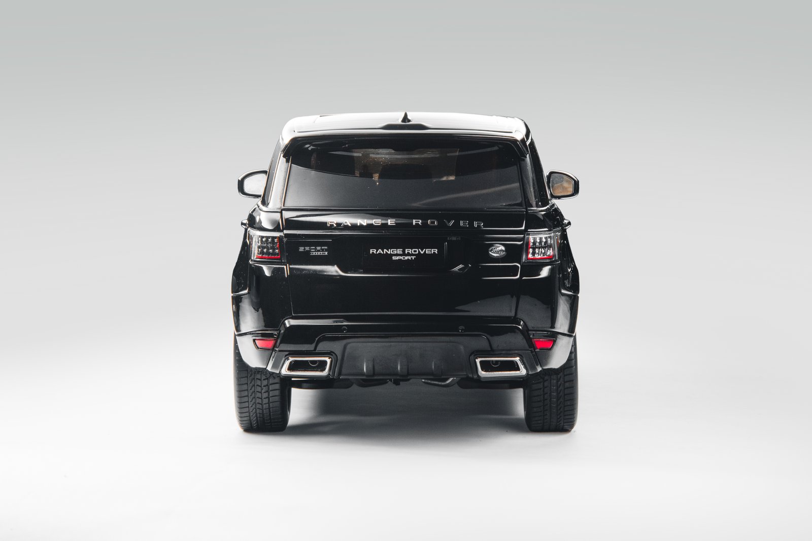 Range Rover Sport 1:18 – Metallic Black საკოლექციო მოდელი ხედი 5