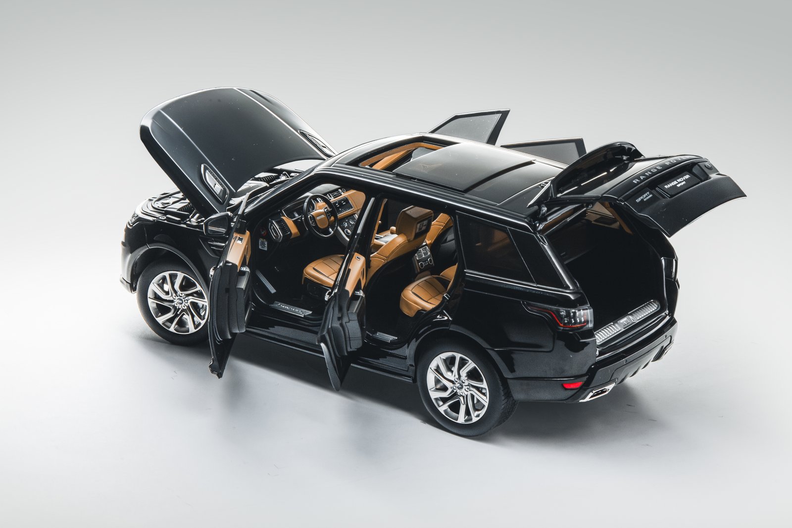 Range Rover Sport 1:18 – Metallic Black საკოლექციო მოდელი ხედი 6