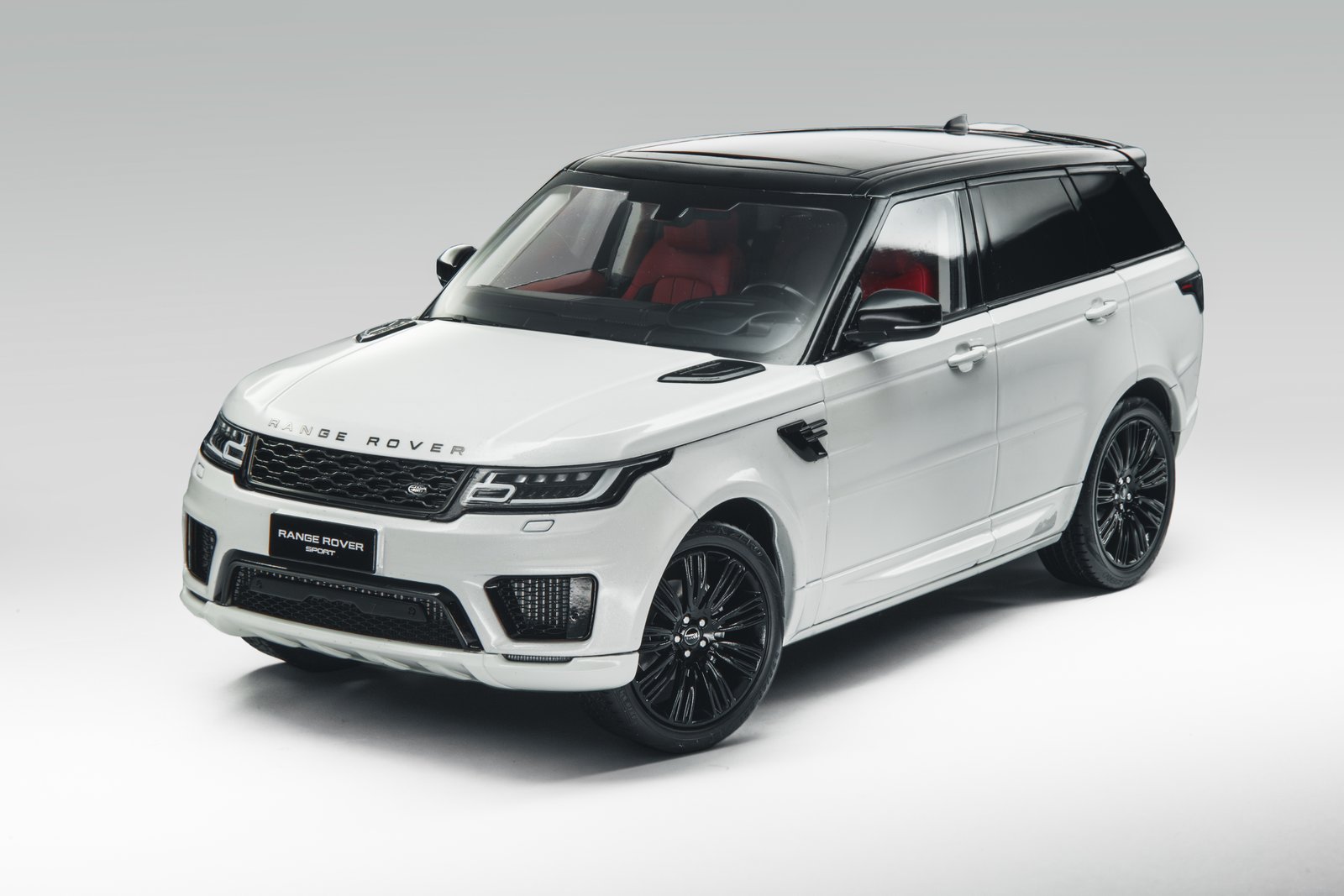 Range Rover Sport 1:18 – Metallic White საკოლექციო მოდელი view 1