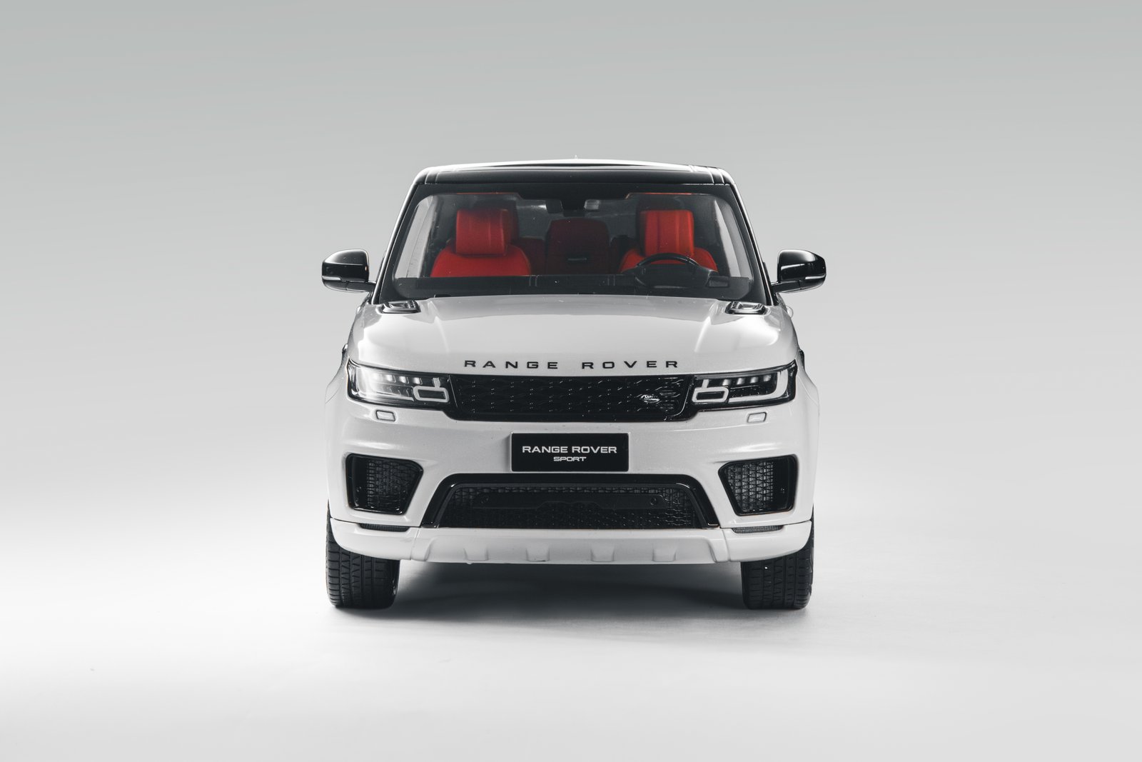 Range Rover Sport 1:18 – Metallic White საკოლექციო მოდელი view 4