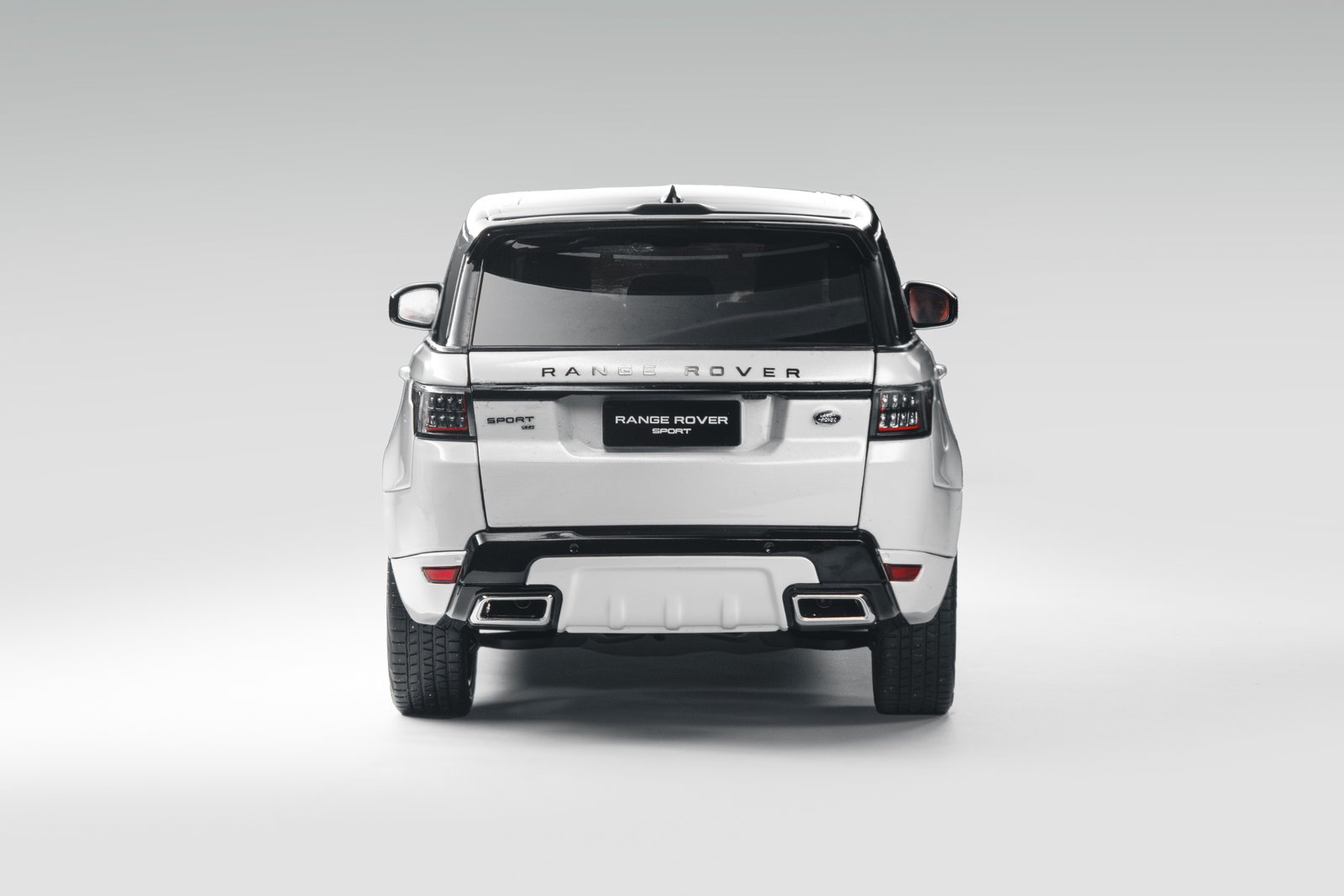 Range Rover Sport 1:18 – Metallic White საკოლექციო მოდელი view 5