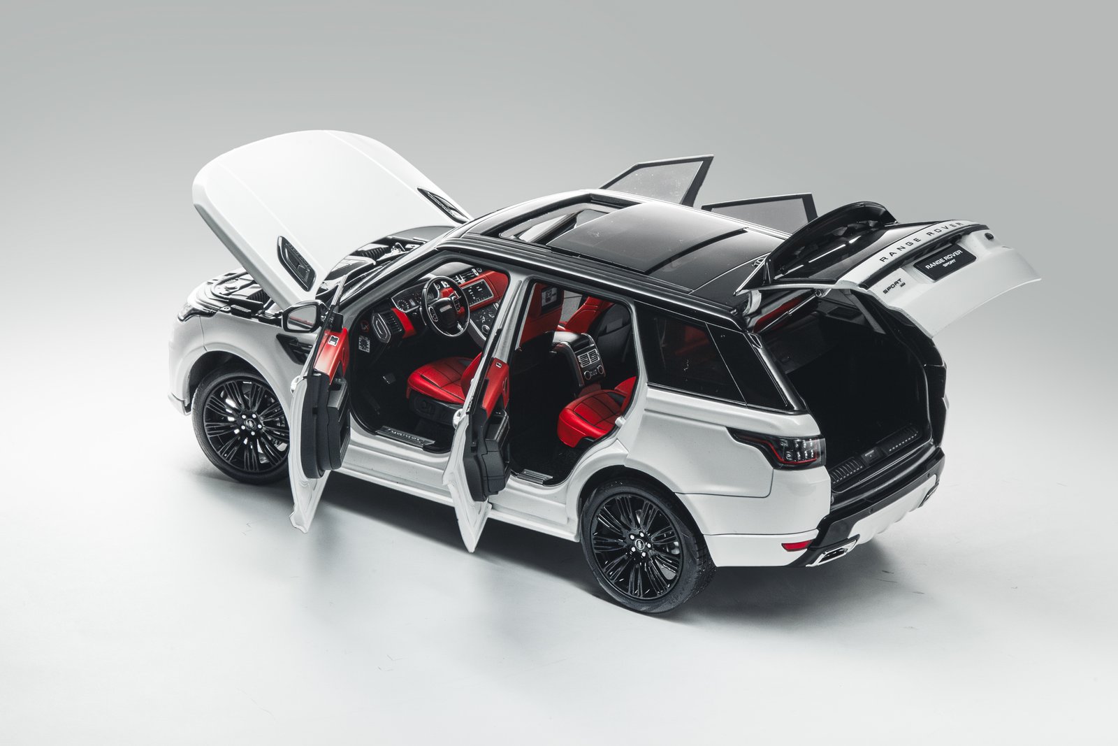 Range Rover Sport 1:18 – Metallic White საკოლექციო მოდელი view 6