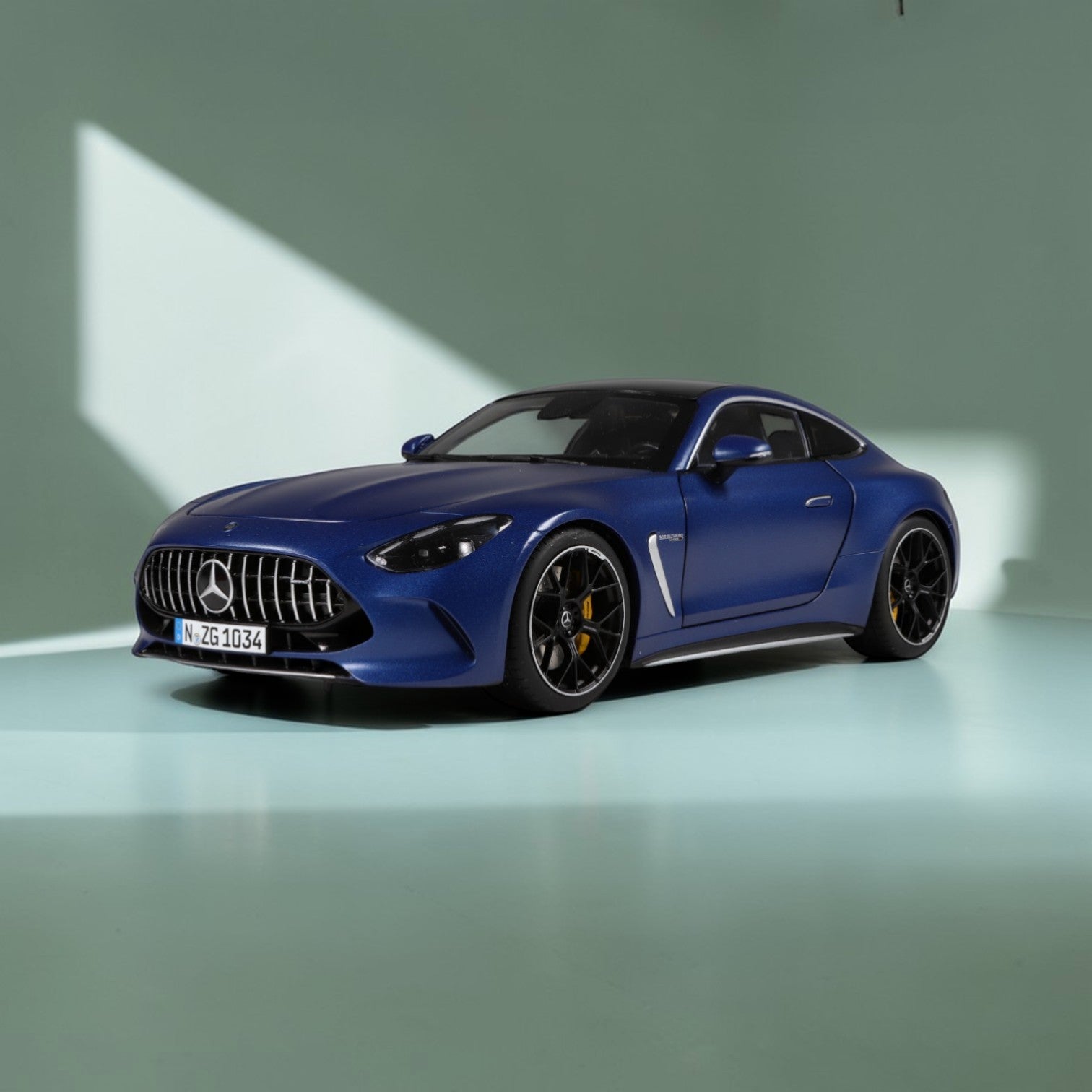 მერსედეს-AMG GT 63 – საკოლექციო მოდელი ხედი 1
