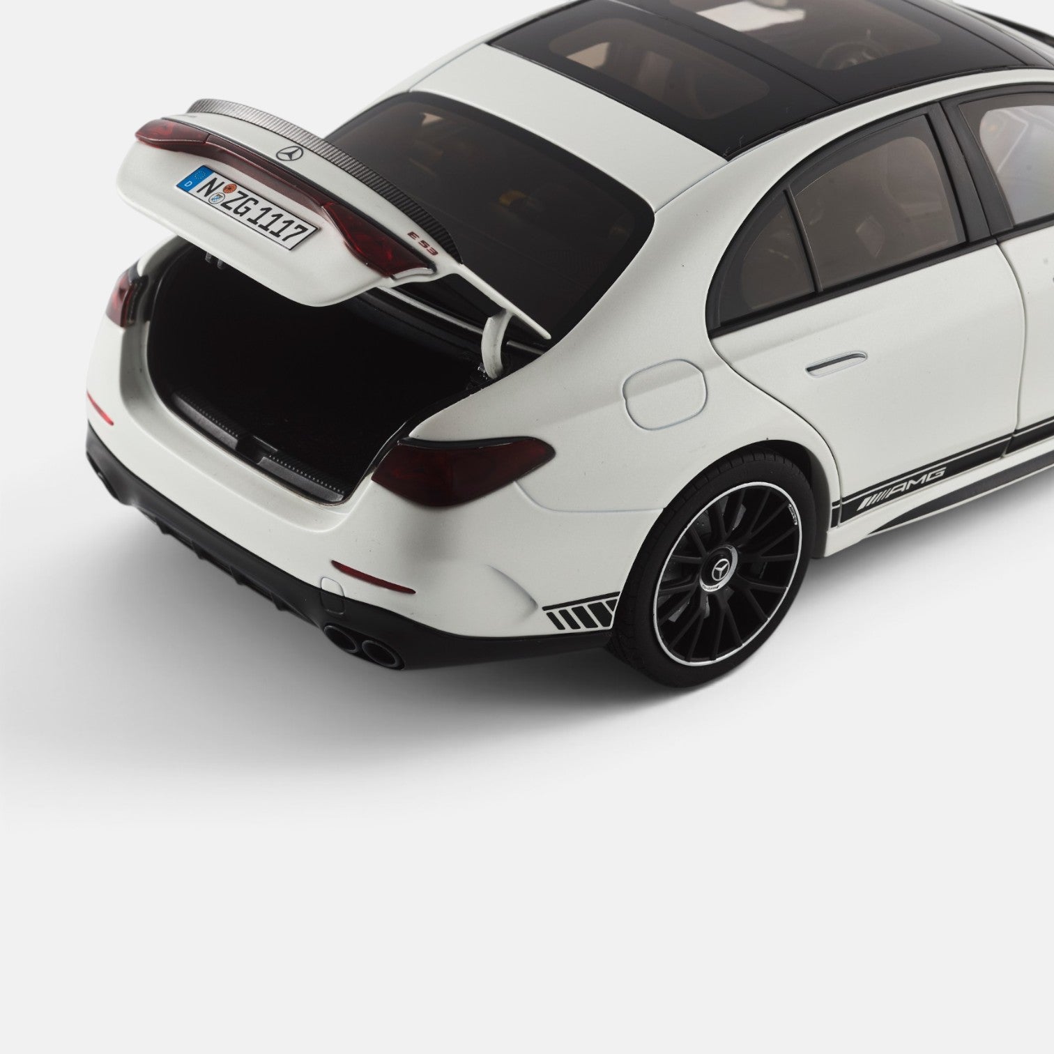 მერსედეს-AMG E 53 Hybrid 4MATIC+ Limousine – საკოლექციო მოდელი ხედი 5