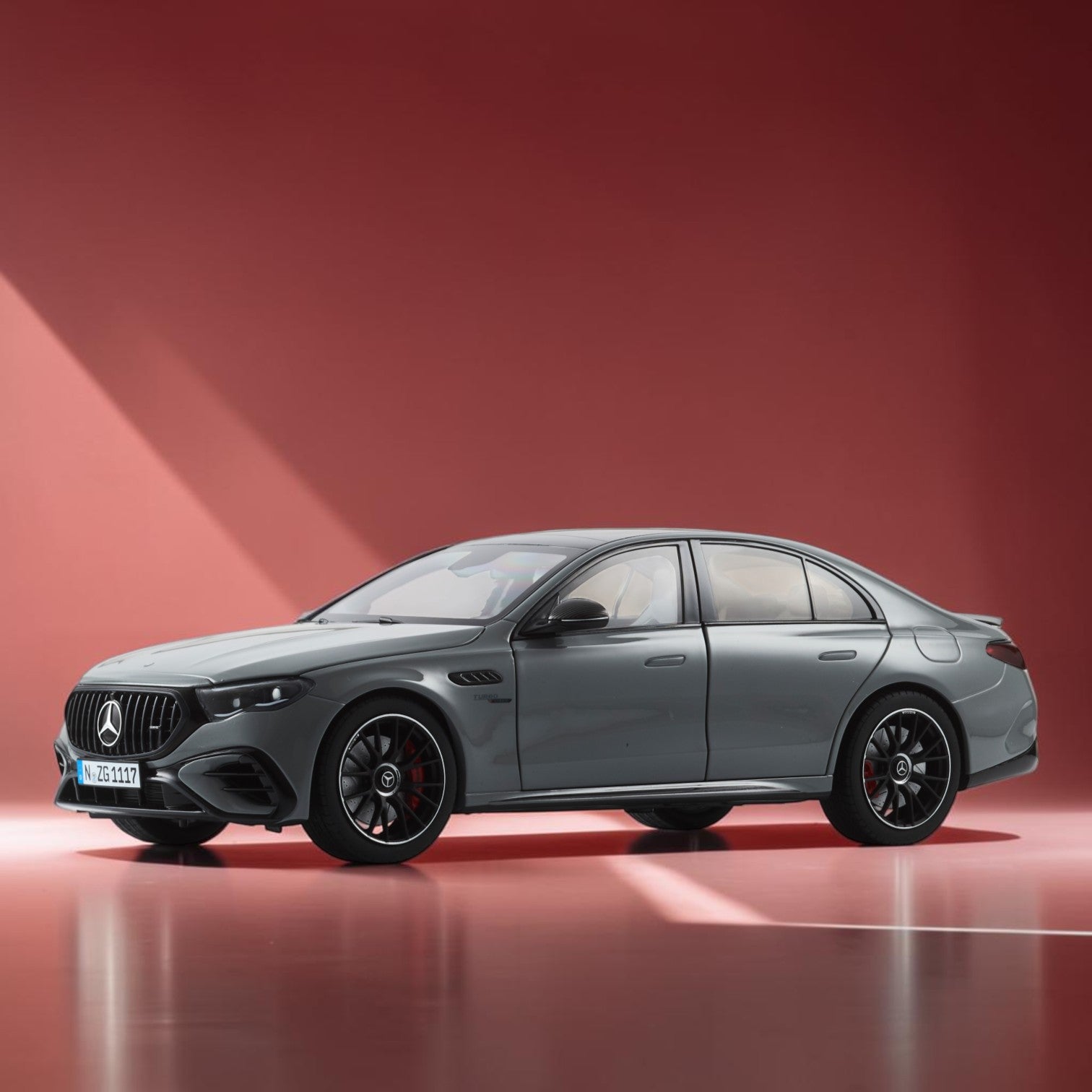 Mercedes-AMG E 53 Hybrid 4MATIC+ view 1