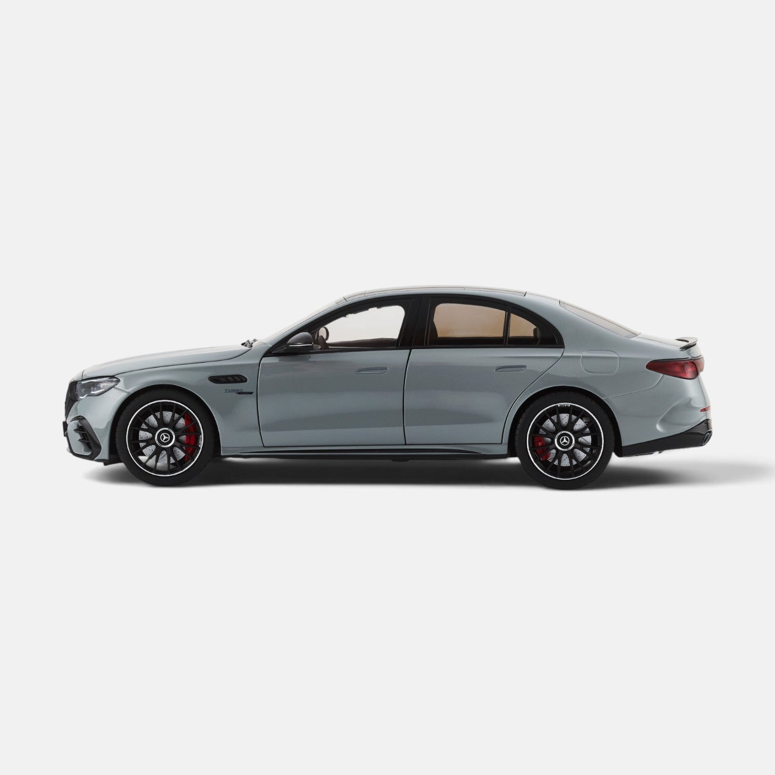Mercedes-AMG E 53 Hybrid 4MATIC+ view 4