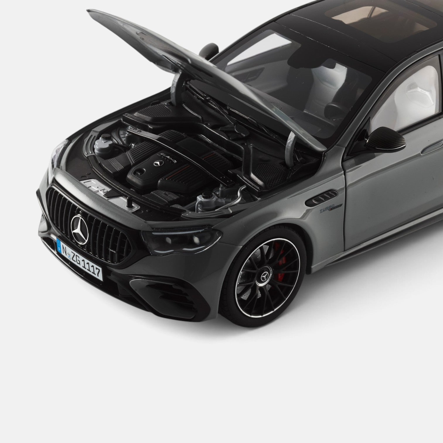 Mercedes-AMG E 53 Hybrid 4MATIC+ view 6