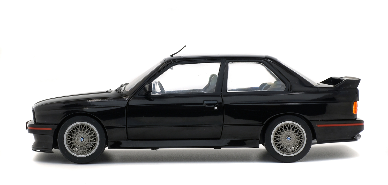 BMW M3 Sport Evo – კლასიკური მოდელი ხედი 3