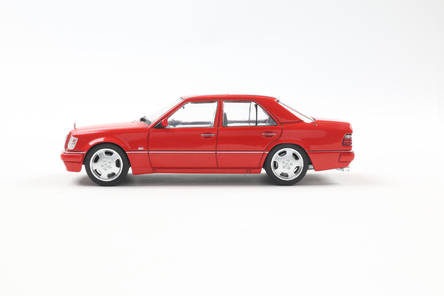 მერსედეს-ბენც W124 E60 AMG – კლასიკური მოდელი ხედი 3