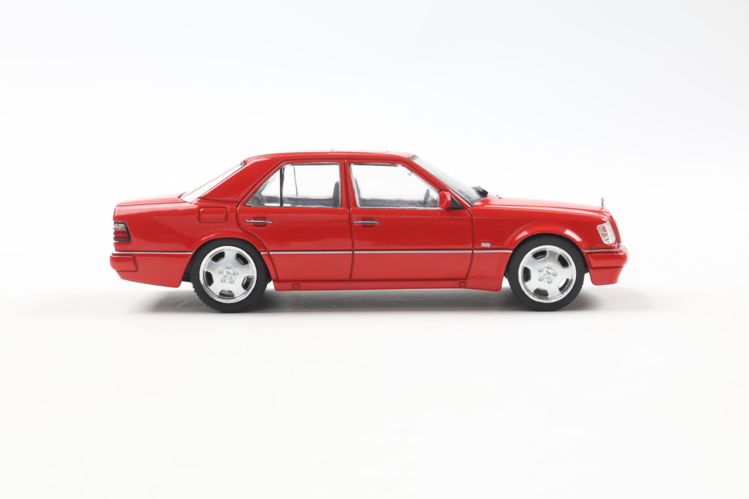 მერსედეს-ბენც W124 E60 AMG – კლასიკური მოდელი ხედი 6
